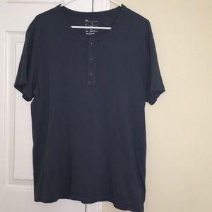 Last Chance‼️Gap 3 Button T-Shirt